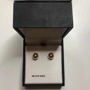 14 KT Gold earrings! Never worn brand new